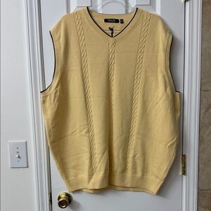 Croft & Barrow V-Neck Sweater Vest in Yellow